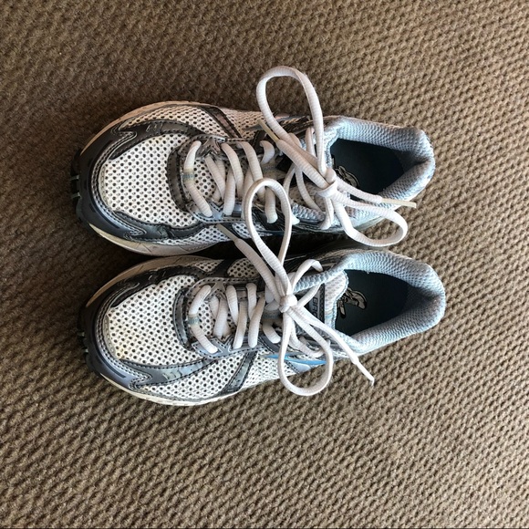 Brooks Adrenaline GTS Running Sneakers - Picture 3 of 4